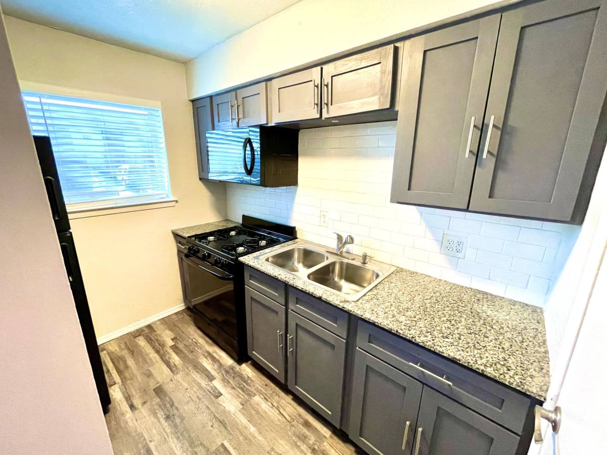 Apartment for rent at 1001 Mineral Wells St, Terrell, TX 75160