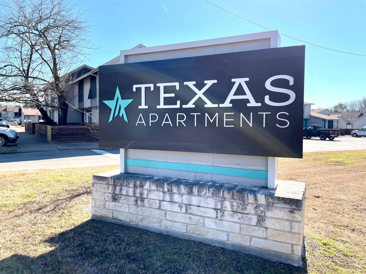 Apartment for rent at 1001 Mineral Wells St, Terrell, TX 75160