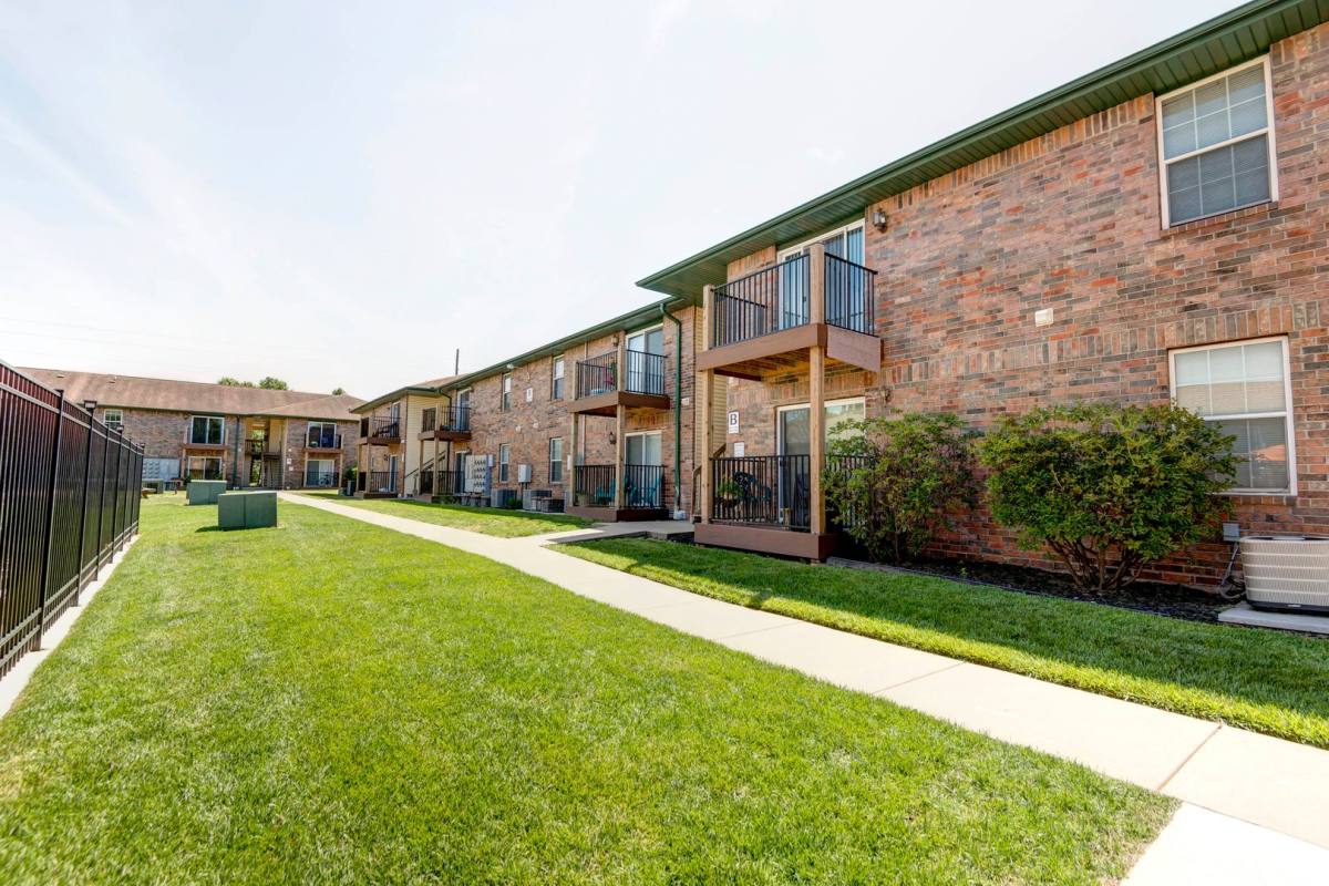 Apartment for rent at 2655 W Farm Rd, Springfield, MO 65807