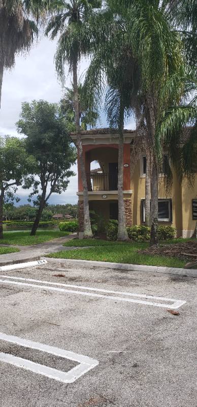 Condo for rent at 1005 NE 34th Ave, Homestead, FL 33033