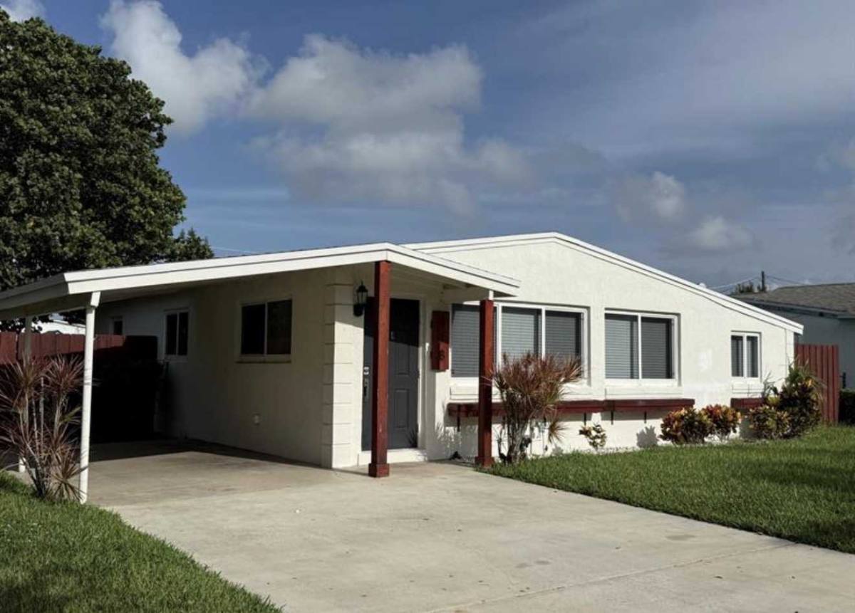 Apartment for rent at 418 NW 14th St, Delray Beach, FL 33444