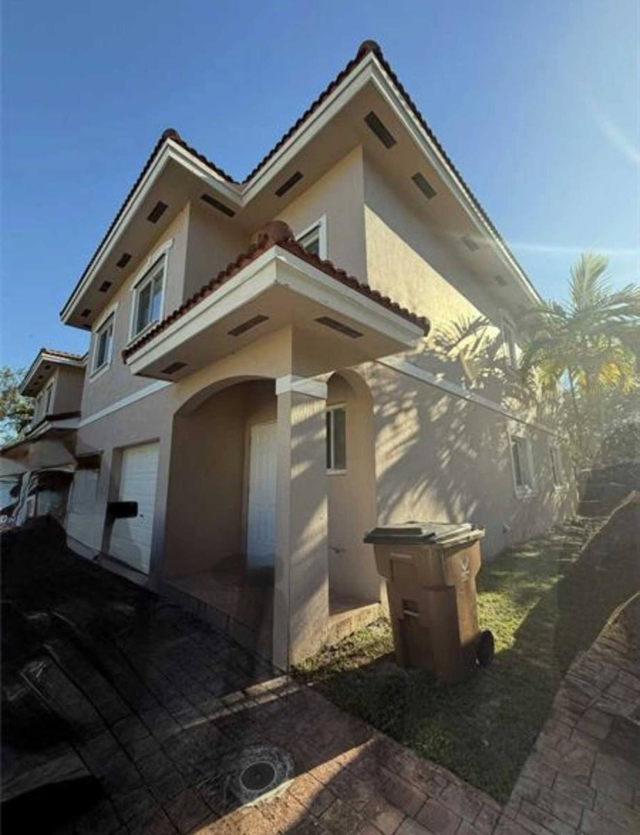 Townhouse for rent at 1540 NW 45th St, Pompano Beach, FL 33064