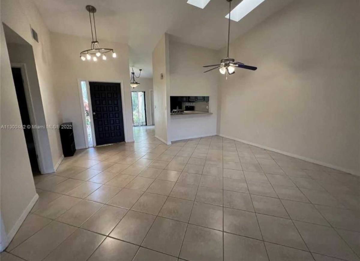 Townhouse for rent at 642 Deer Creek Blvd, Deerfield Beach, FL 33442