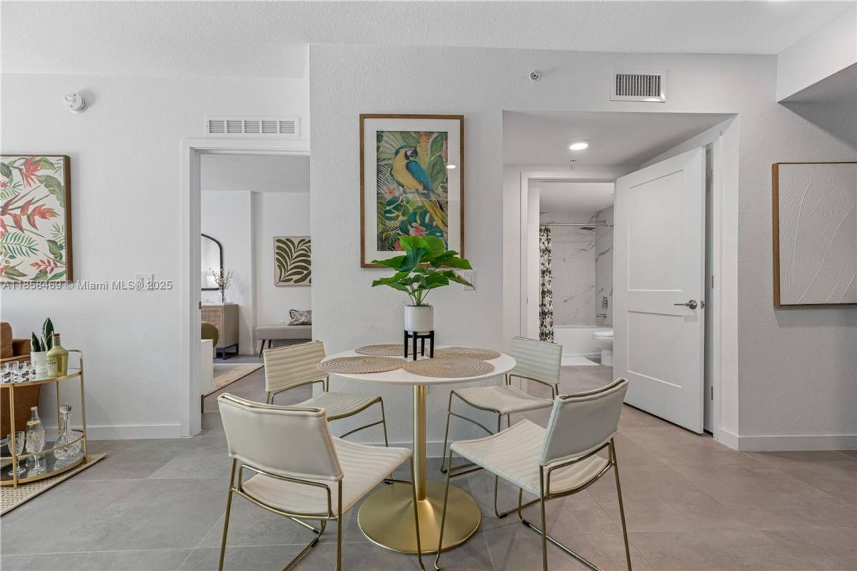 Apartment for rent at 4 N Federal Highway 255, Dania, FL 33004