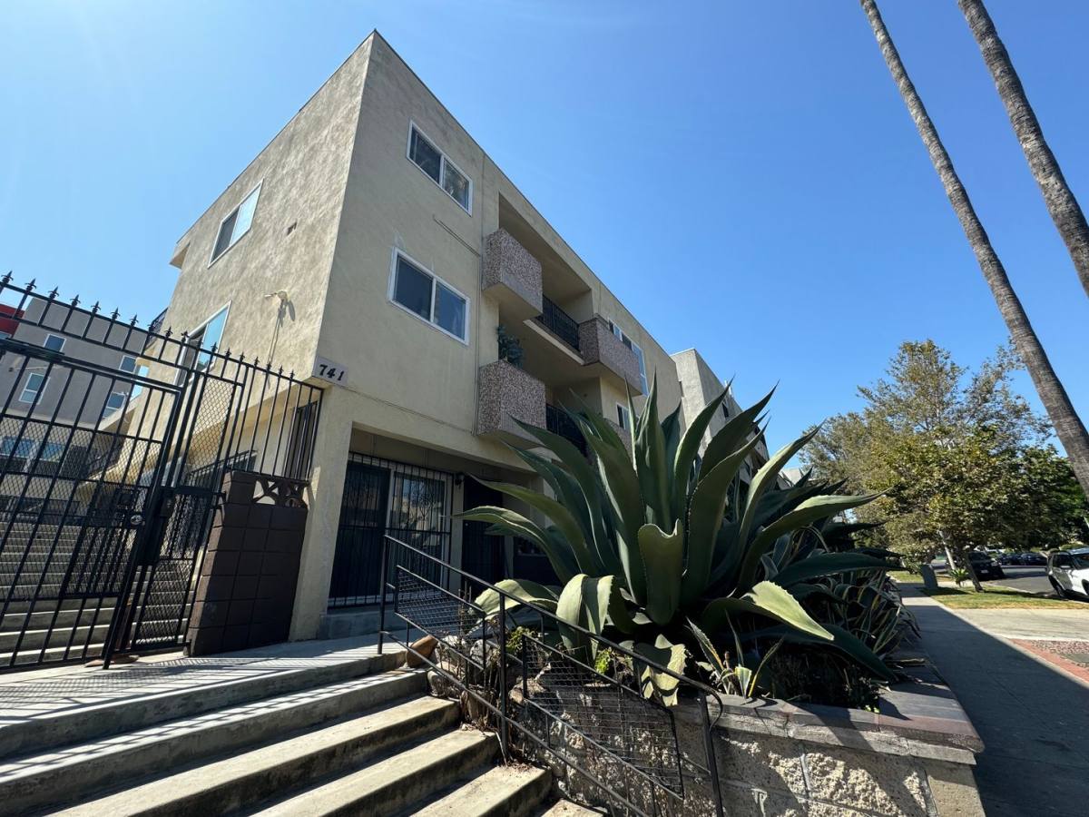 Apartment for rent at 741 S Hobart Blvd, Los Angeles, CA 90005