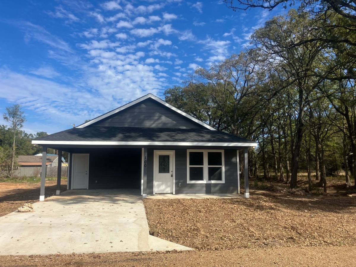House for rent at 100 Plumthicket Way, Trinidad, TX 75163