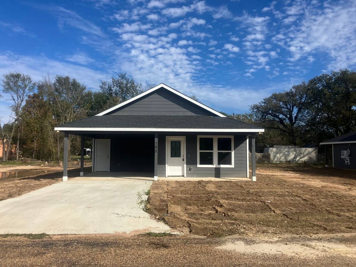 House for rent at 102 Plumthicket Way, Trinidad, TX 75163