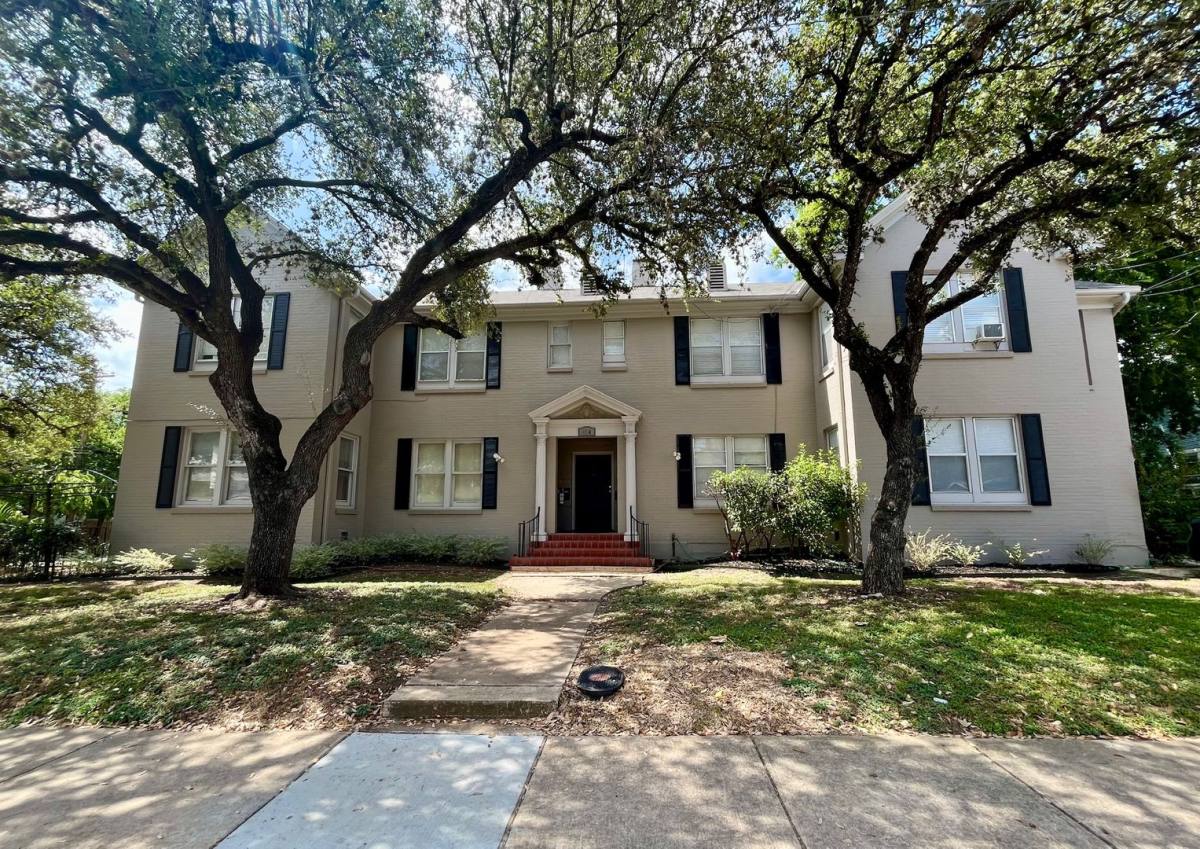 House for rent at 424 E Ashby Place, San Antonio, TX 78212