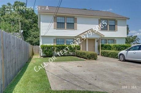 Townhouse for rent at 521 E House St #A, Alvin, TX 77511