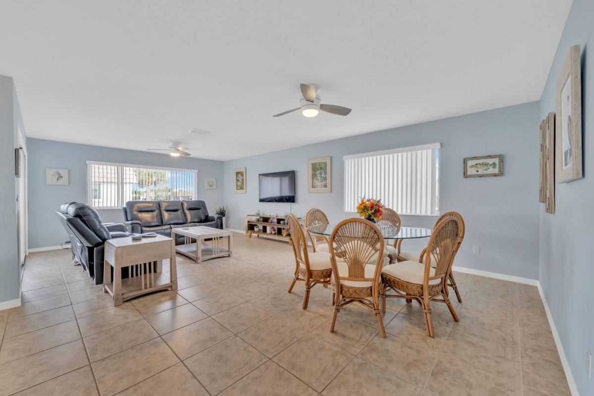 Apartment for rent at 2401 Riverbluff Parkway, Sarasota, FL 34231