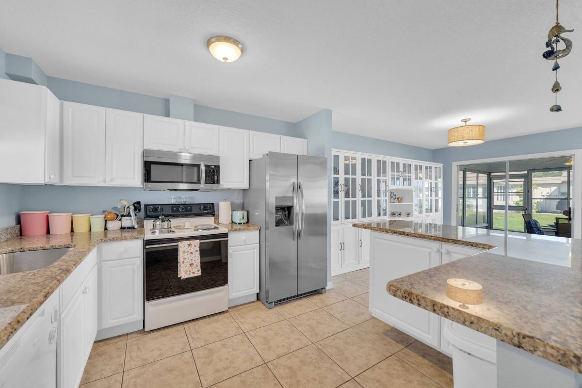 Apartment for rent at 2401 Riverbluff Parkway, Sarasota, FL 34231