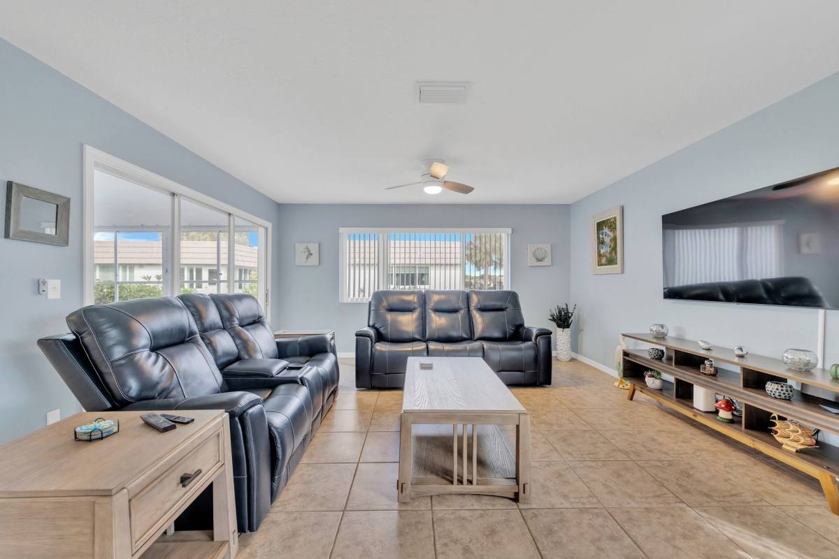 Apartment for rent at 2401 Riverbluff Parkway, Sarasota, FL 34231