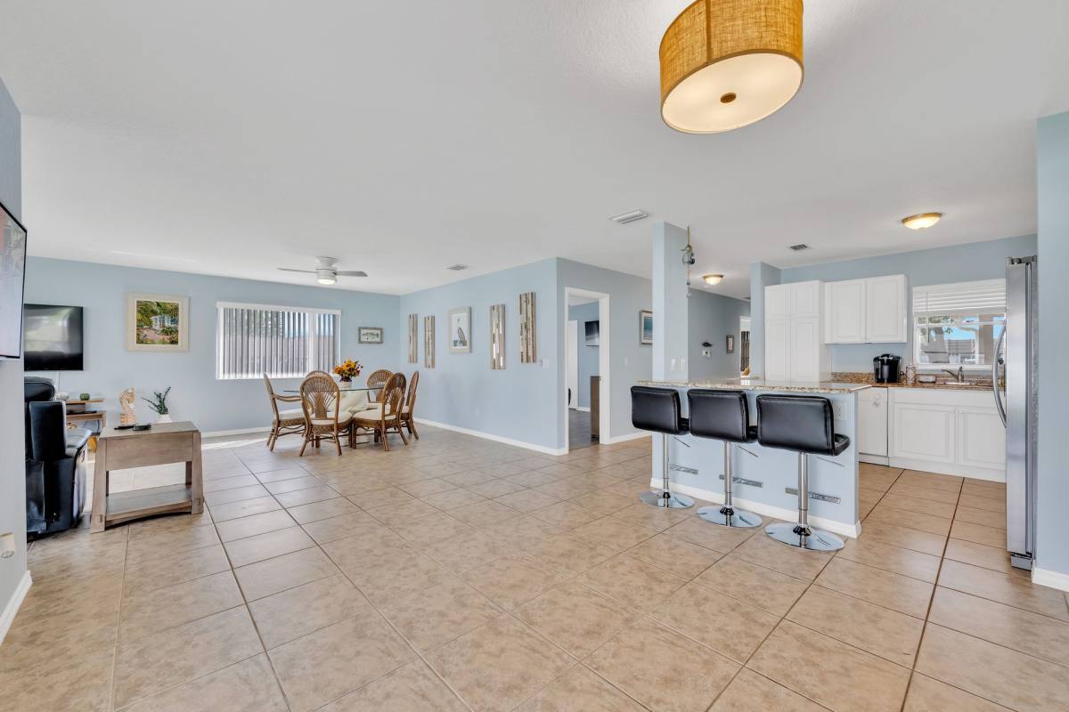 Apartment for rent at 2401 Riverbluff Parkway, Sarasota, FL 34231