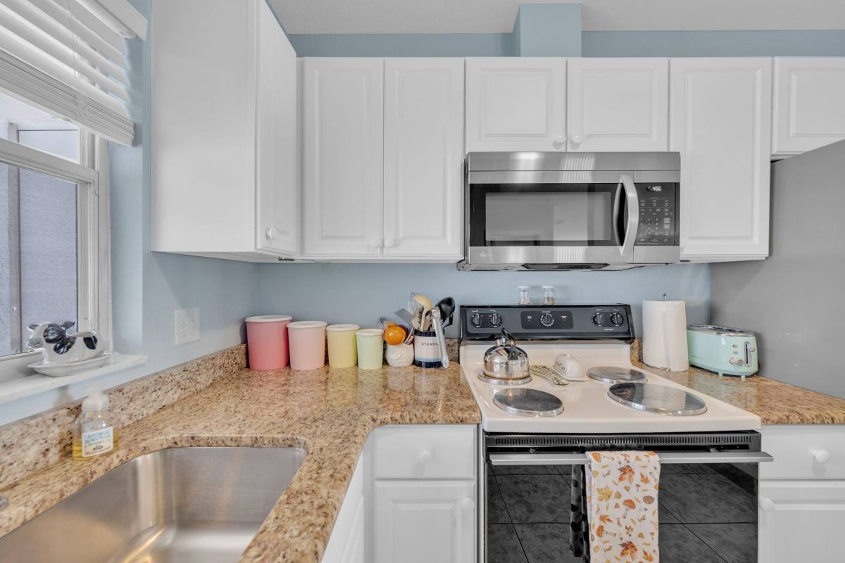 Apartment for rent at 2401 Riverbluff Parkway, Sarasota, FL 34231