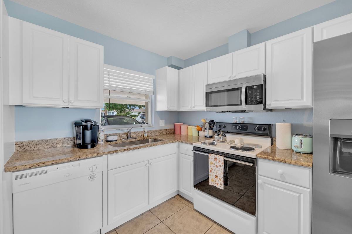 Apartment for rent at 2401 Riverbluff Parkway, Sarasota, FL 34231