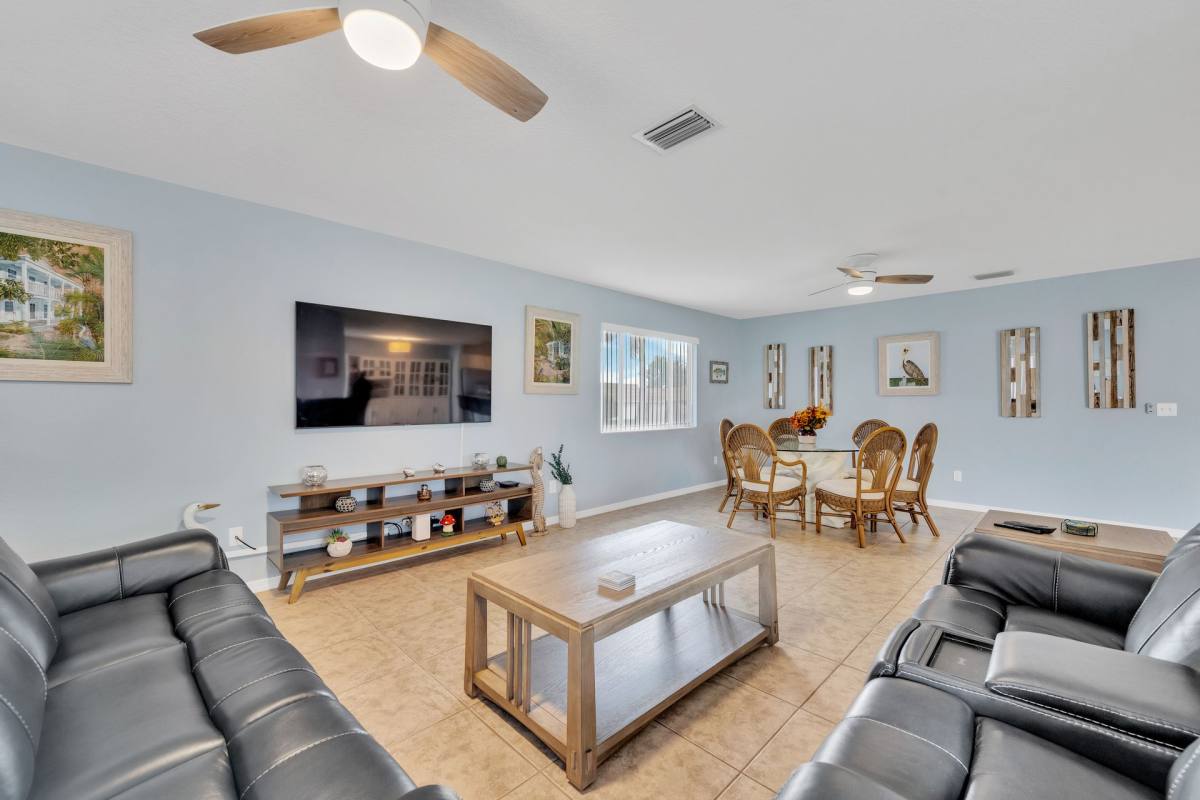 Apartment for rent at 2401 Riverbluff Parkway, Sarasota, FL 34231