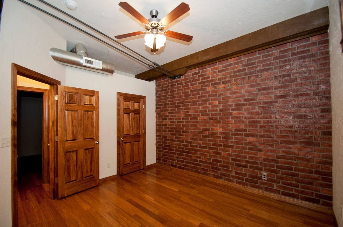 Apartment for rent at 211 S Market Ave, Springfield, MO 65806