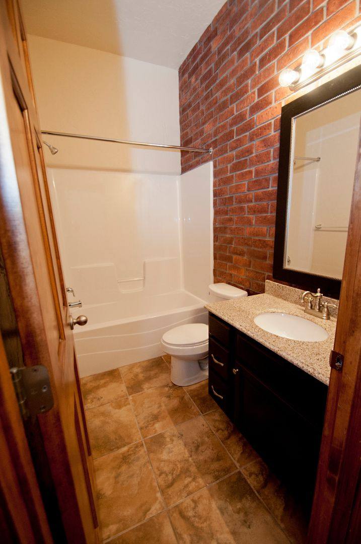 Apartment for rent at 211 S Market Ave, Springfield, MO 65806
