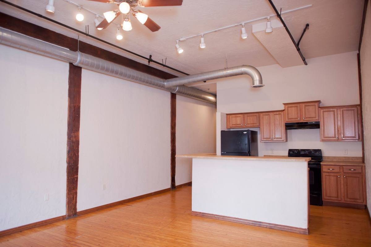Apartment for rent at 505 N Jefferson Ave, Springfield, MO 65806