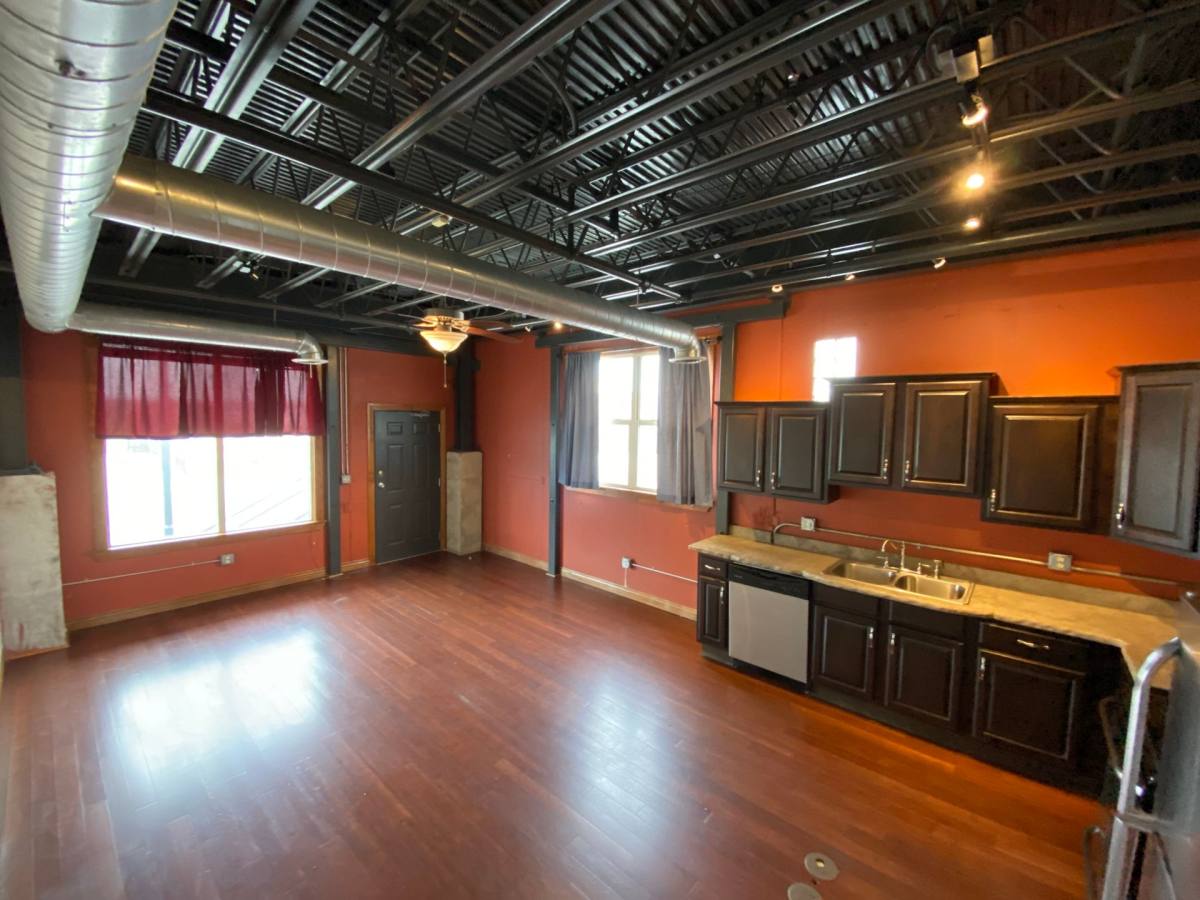 Apartment for rent at 520 W Olive St, Springfield, MO 65806