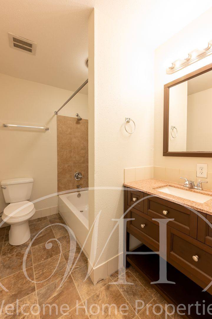 Apartment for rent at 108 SE 6th St, College Place, WA 99324