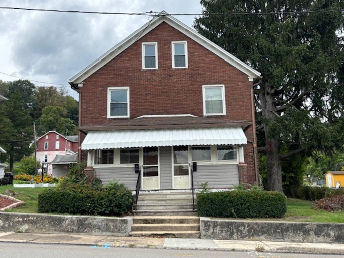 Townhouse for rent at 1452-1454 Franklin St, Johnstown, PA 15902
