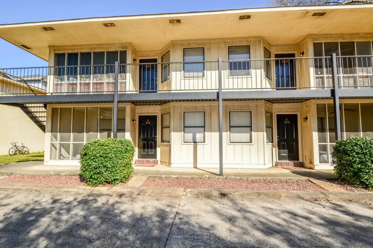 Apartment for rent at 420 E Magnolia Ave, Auburn, AL 36830