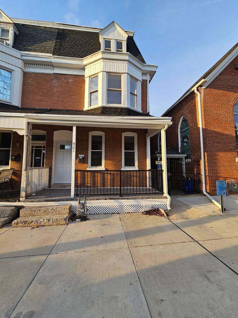 House for rent at 921 W Poplar St, York, PA 17401
