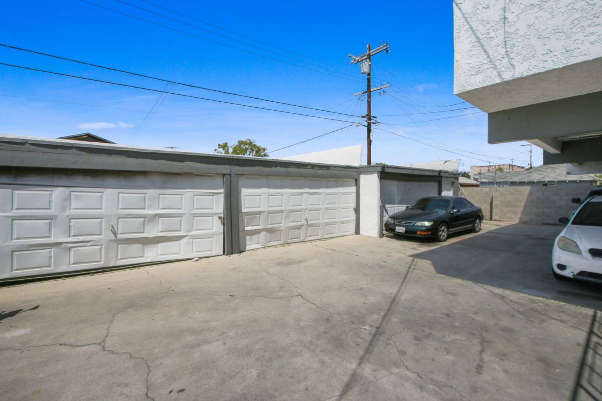 Apartment for rent at 639 E Martin Luther King Jr Blvd, Los Angeles, CA 90011