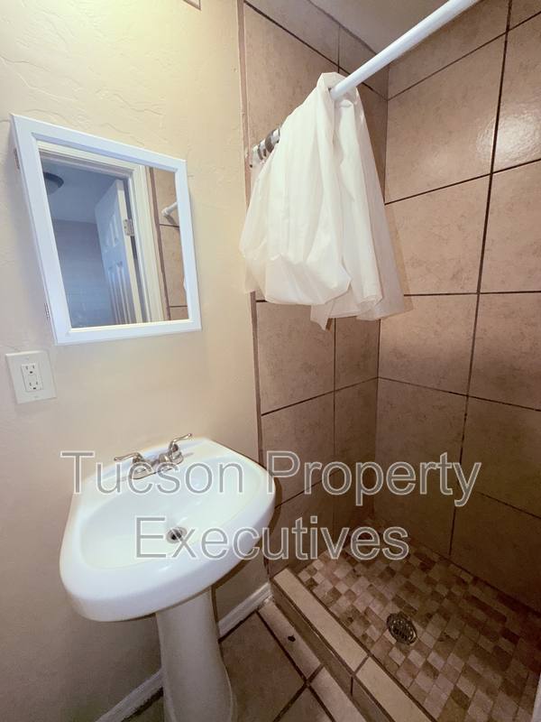 Apartment for rent at 232 W Flores St #7, Tucson, AZ 85705