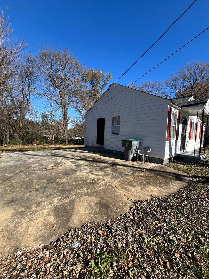 House for rent at 2206 Hillside Ave, Memphis, TN 38127