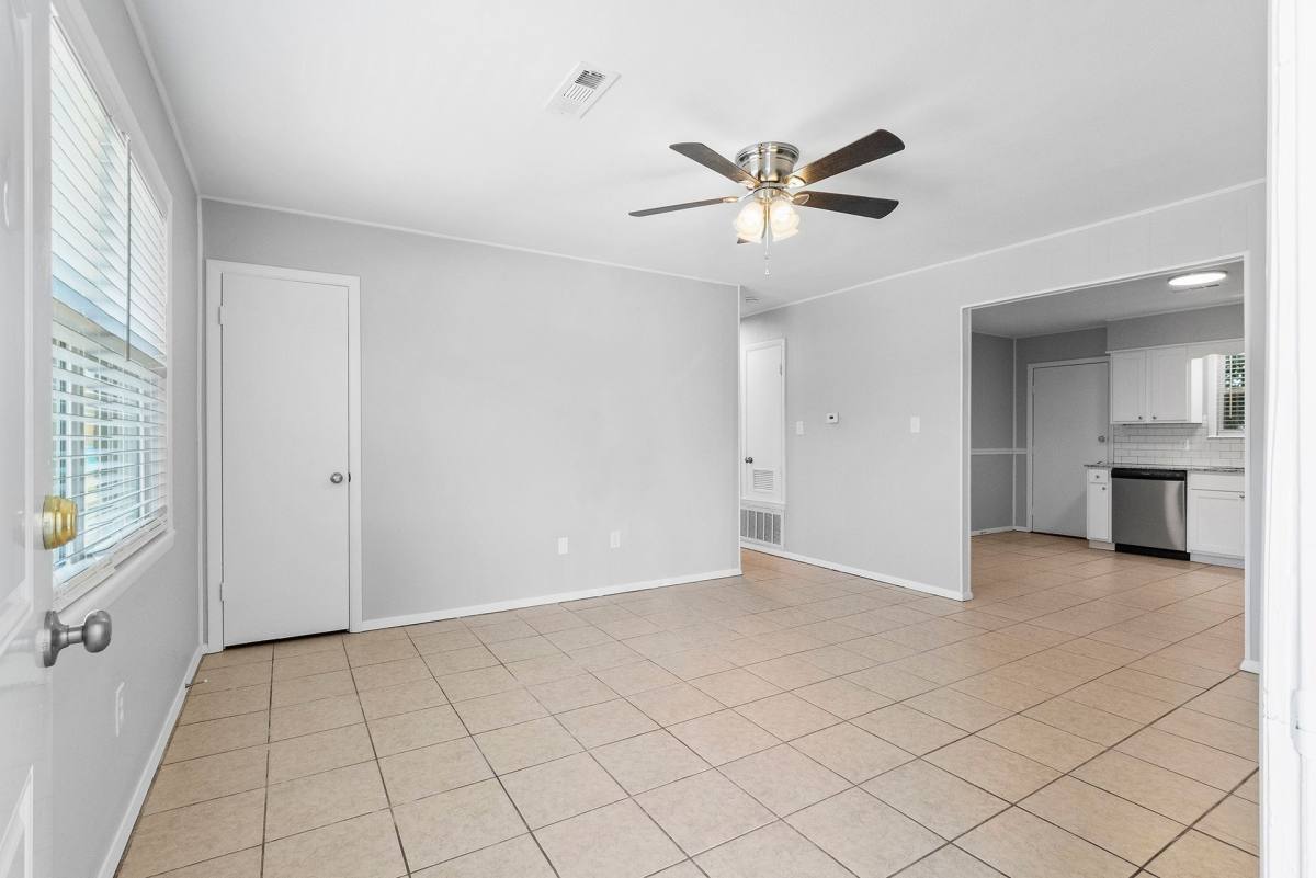 Apartment for rent at 2331 W Deane St, Fayetteville, AR 72703