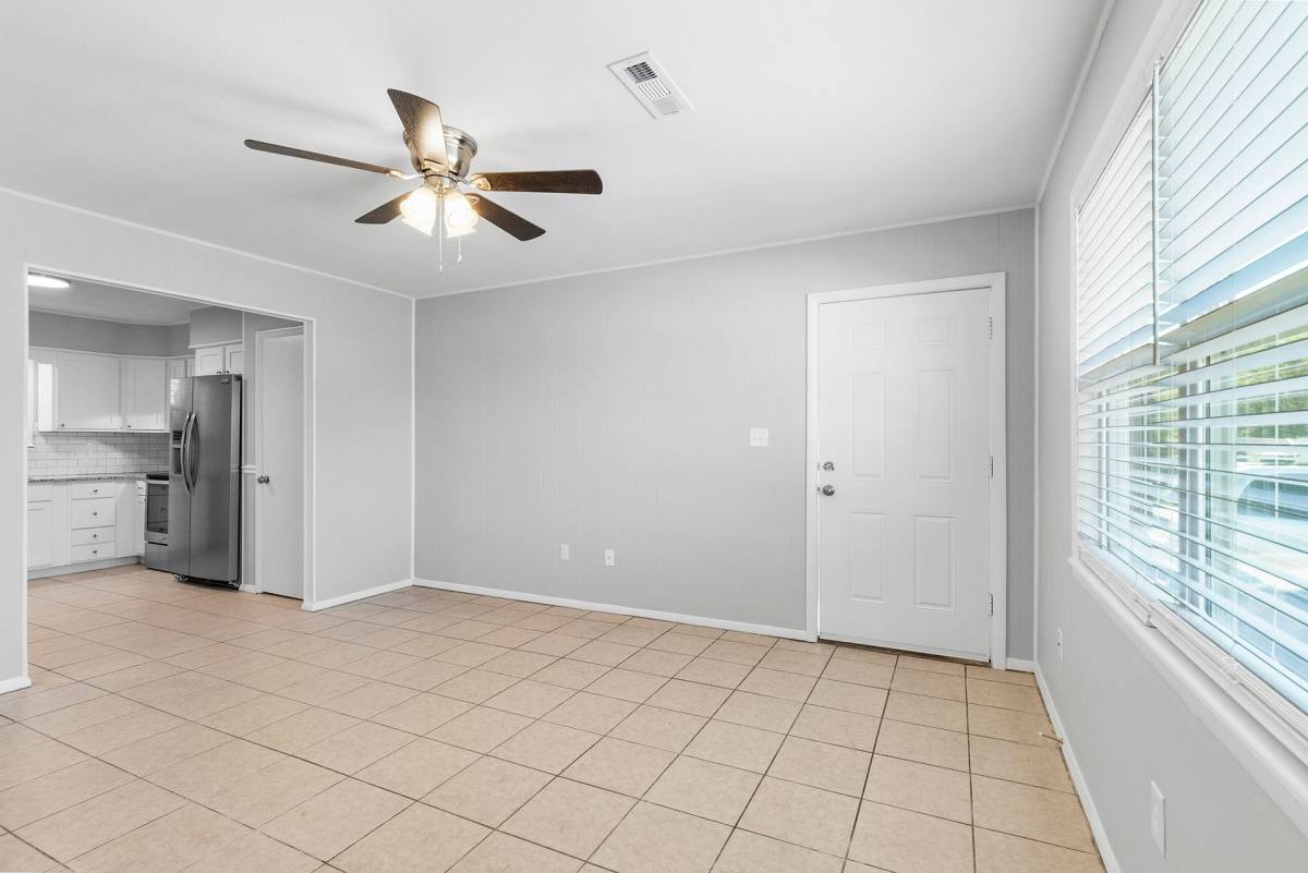 Apartment for rent at 2331 W Deane St, Fayetteville, AR 72703