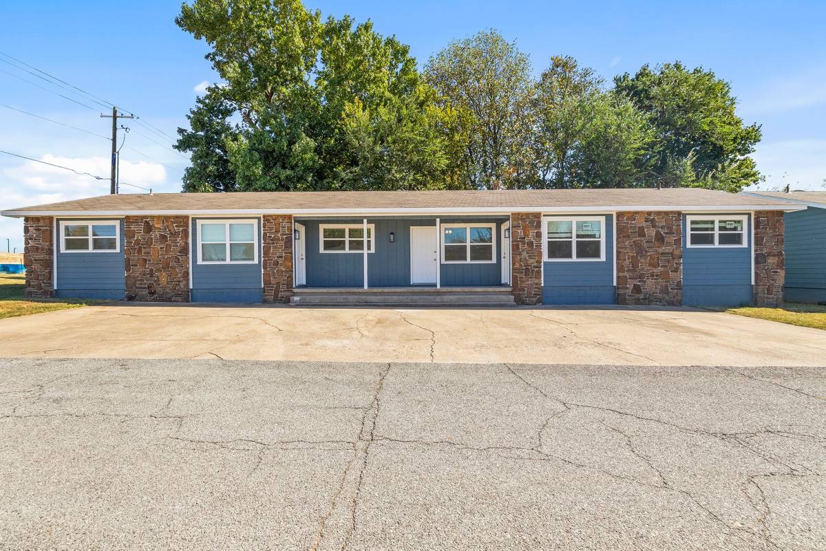 Apartment for rent at 2331 W Deane St, Fayetteville, AR 72703