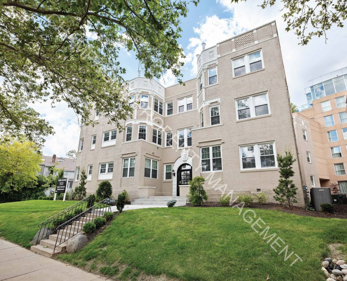 Apartment for rent at 920 Ward Parkway, Kansas City, MO 64112