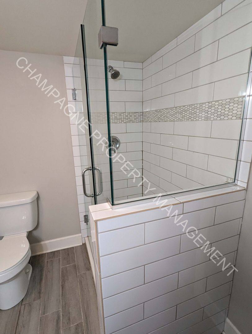 Apartment for rent at 920 Ward Parkway, Kansas City, MO 64112