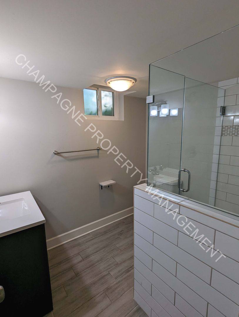 Apartment for rent at 920 Ward Parkway, Kansas City, MO 64112