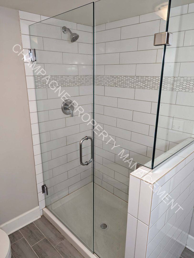 Apartment for rent at 920 Ward Parkway, Kansas City, MO 64112