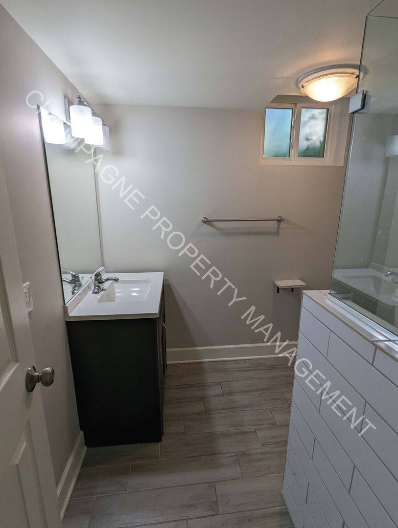Apartment for rent at 920 Ward Parkway, Kansas City, MO 64112