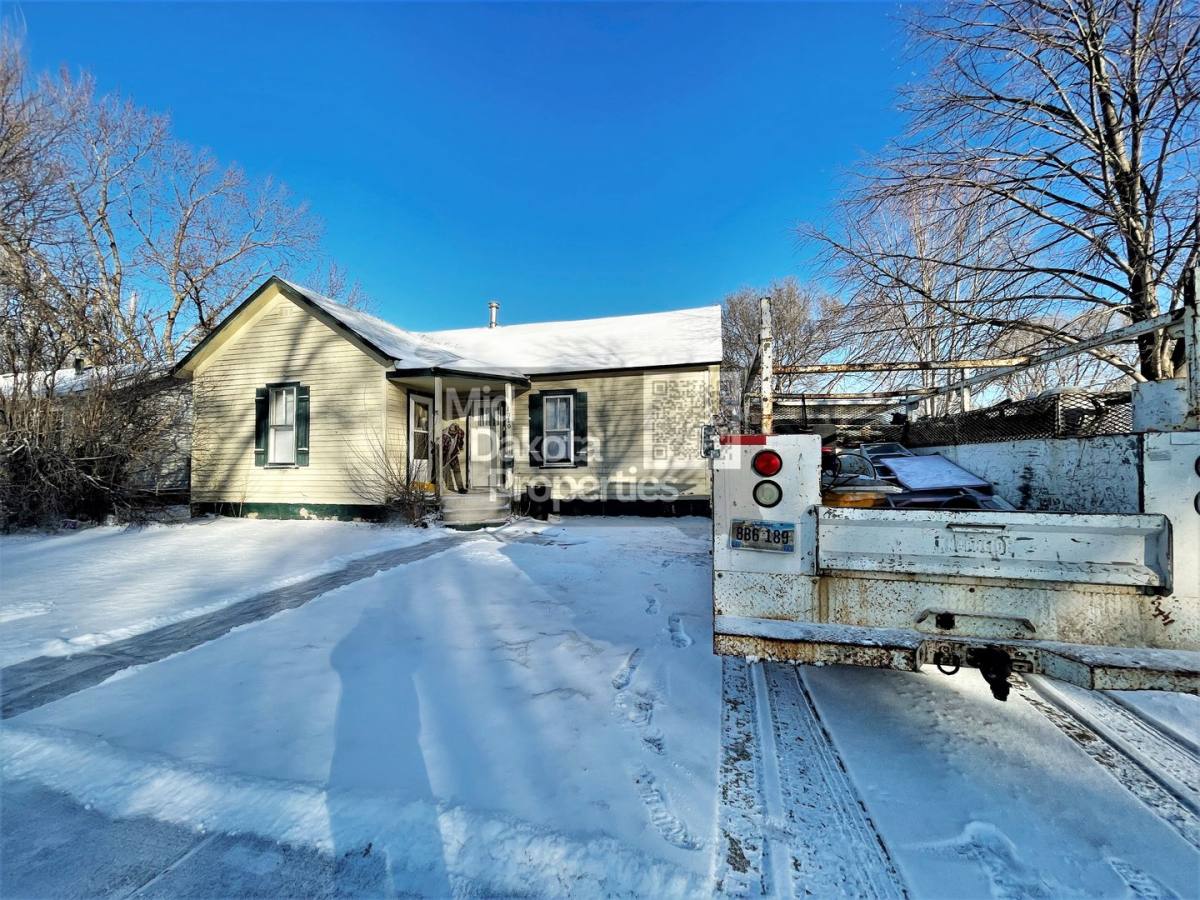 House for rent at 1020 E 1st, Mitchell, SD 57301