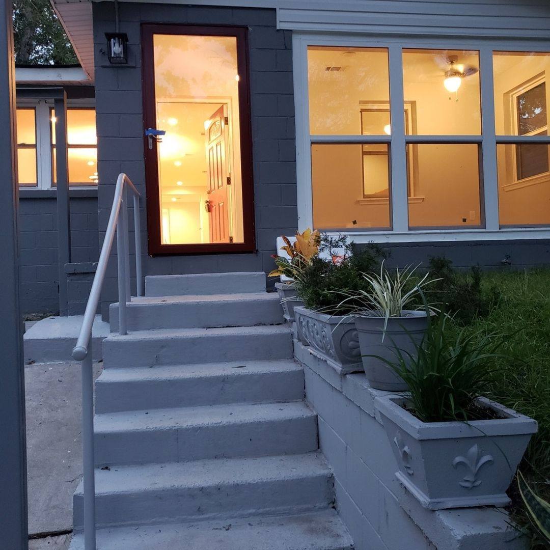 House for rent at 27 Stirling St, Savannah, GA 31401