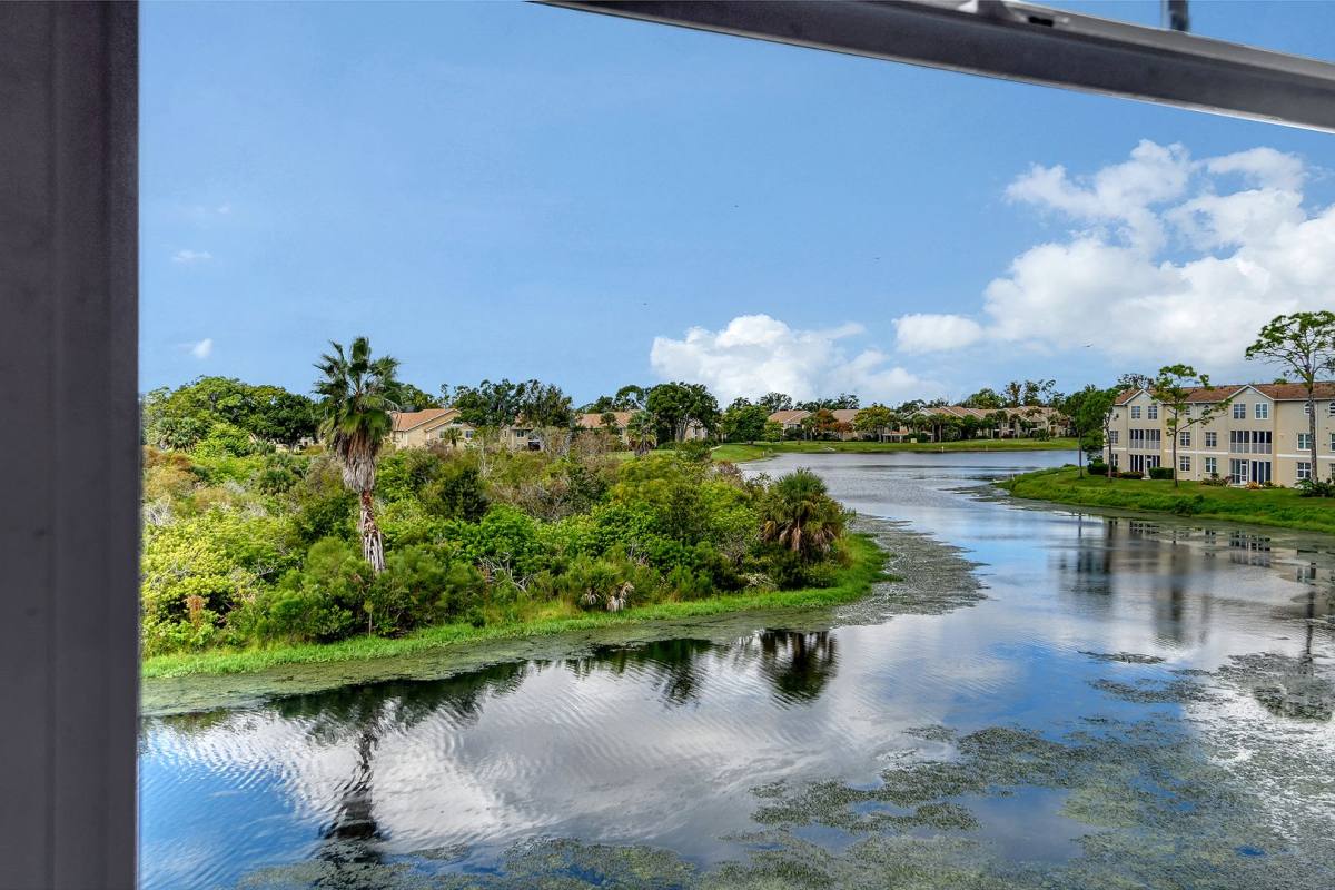 Condo for rent at 8370 Wingate Dr, Sarasota, FL 34238