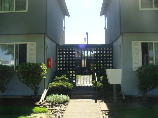 Apartment for rent at 1620-1630 11 Ave, Longview, WA 98632