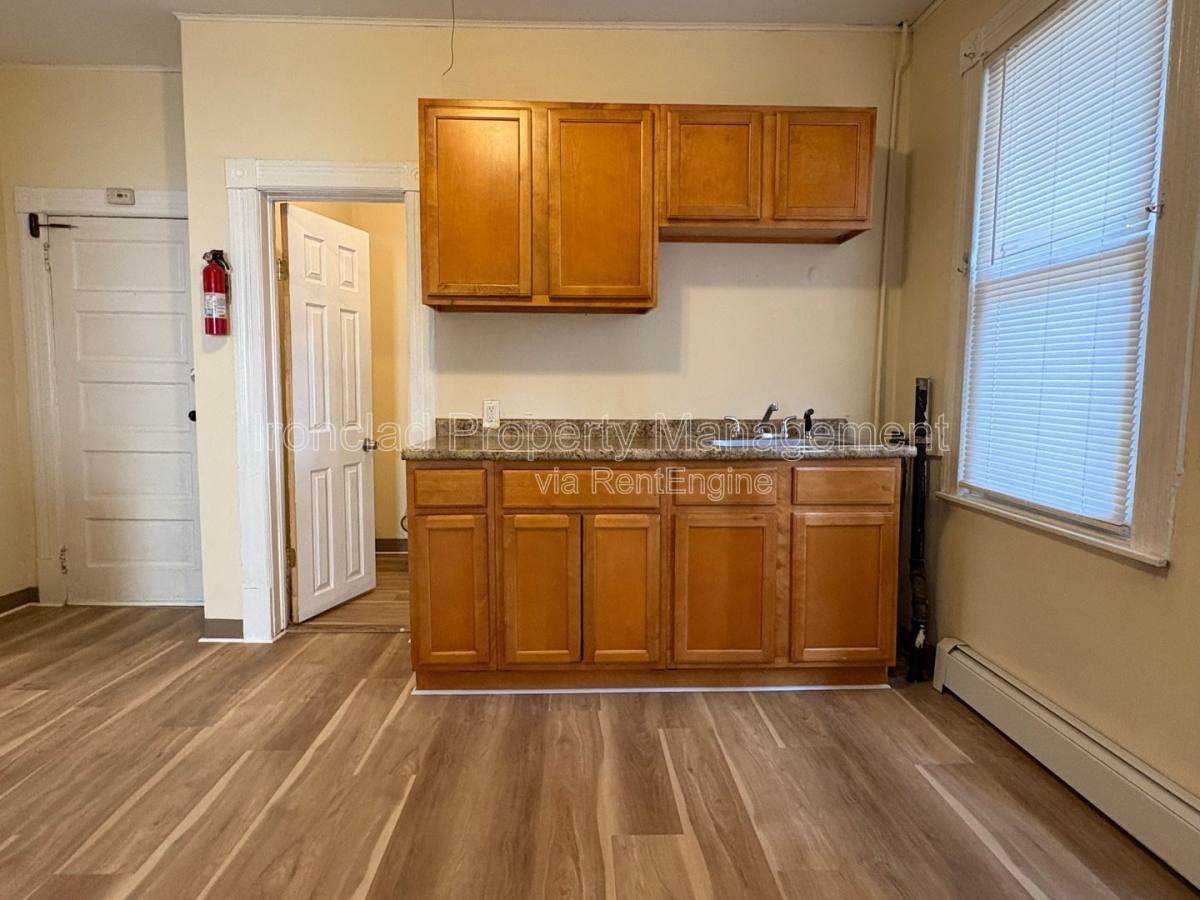 36 Walnut St #2, Middletown, CT 06457 - Apartment For Rent - Image 2