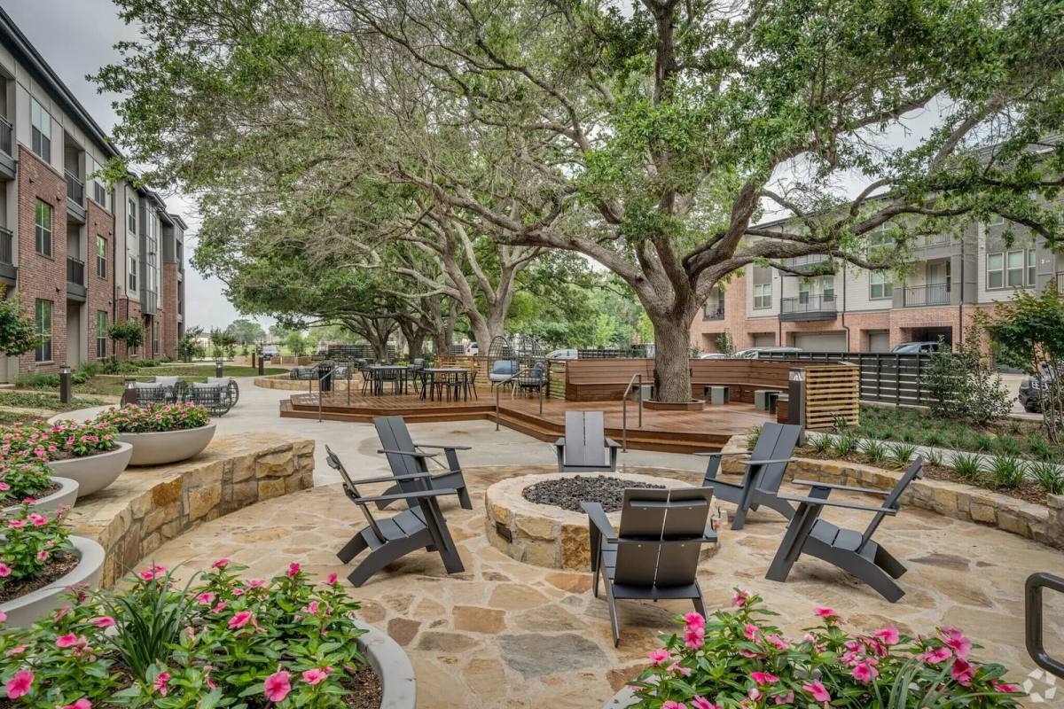 Apartment for rent at 11117 Signal Way, Stafford, TX 77477