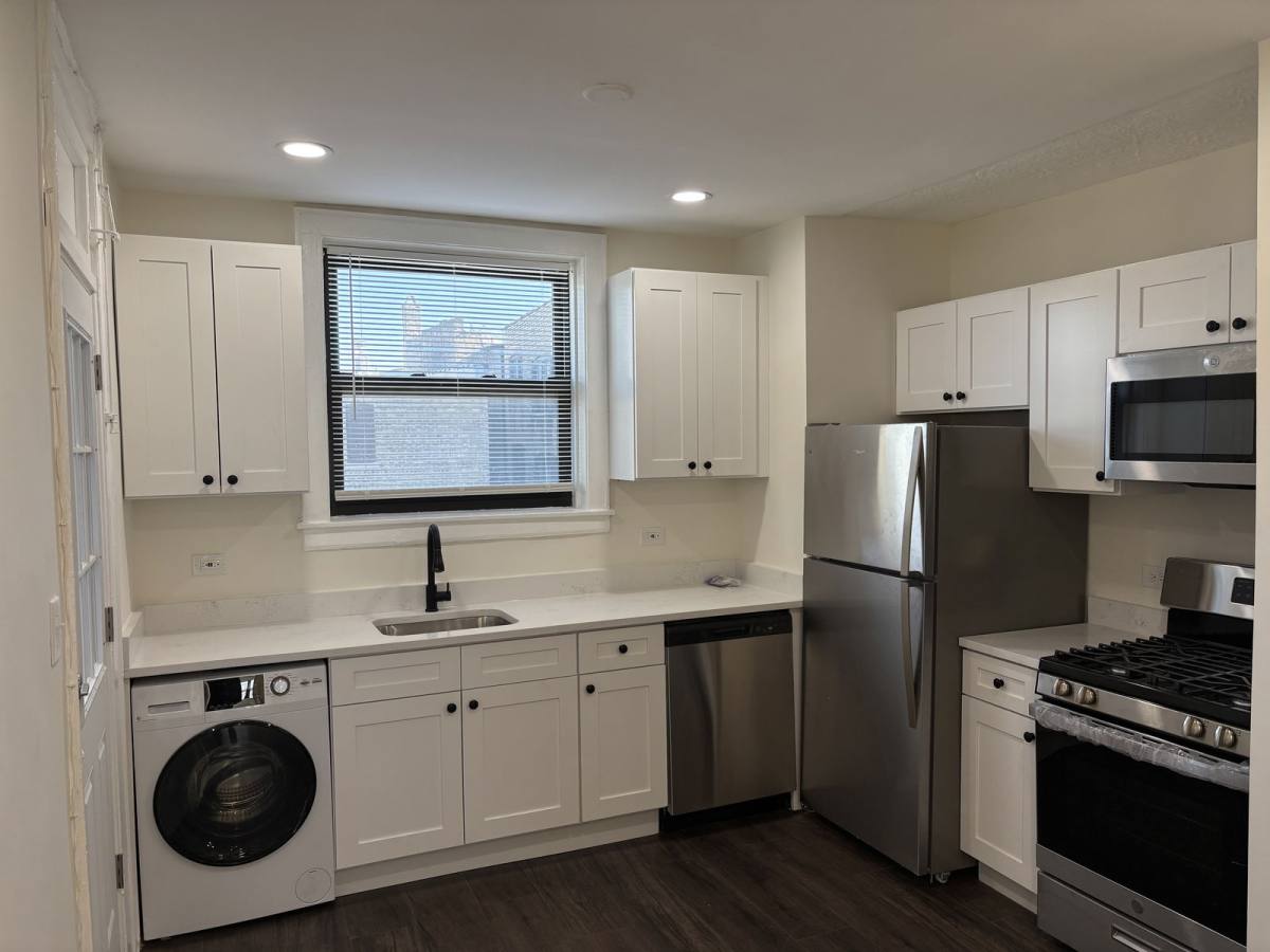 Apartment for rent at 5509 N Lincoln Ave #3, Chicago, IL 60625