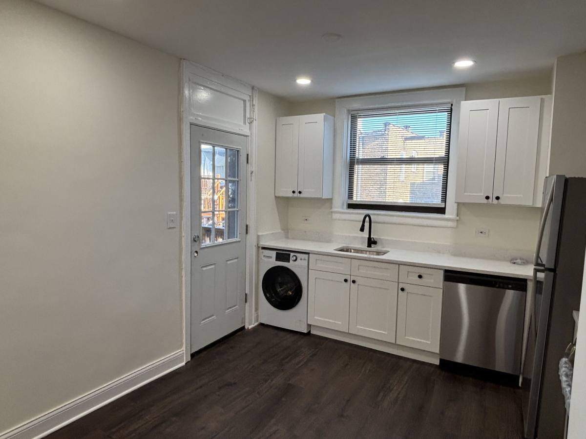 Apartment for rent at 5509 N Lincoln Ave #3, Chicago, IL 60625