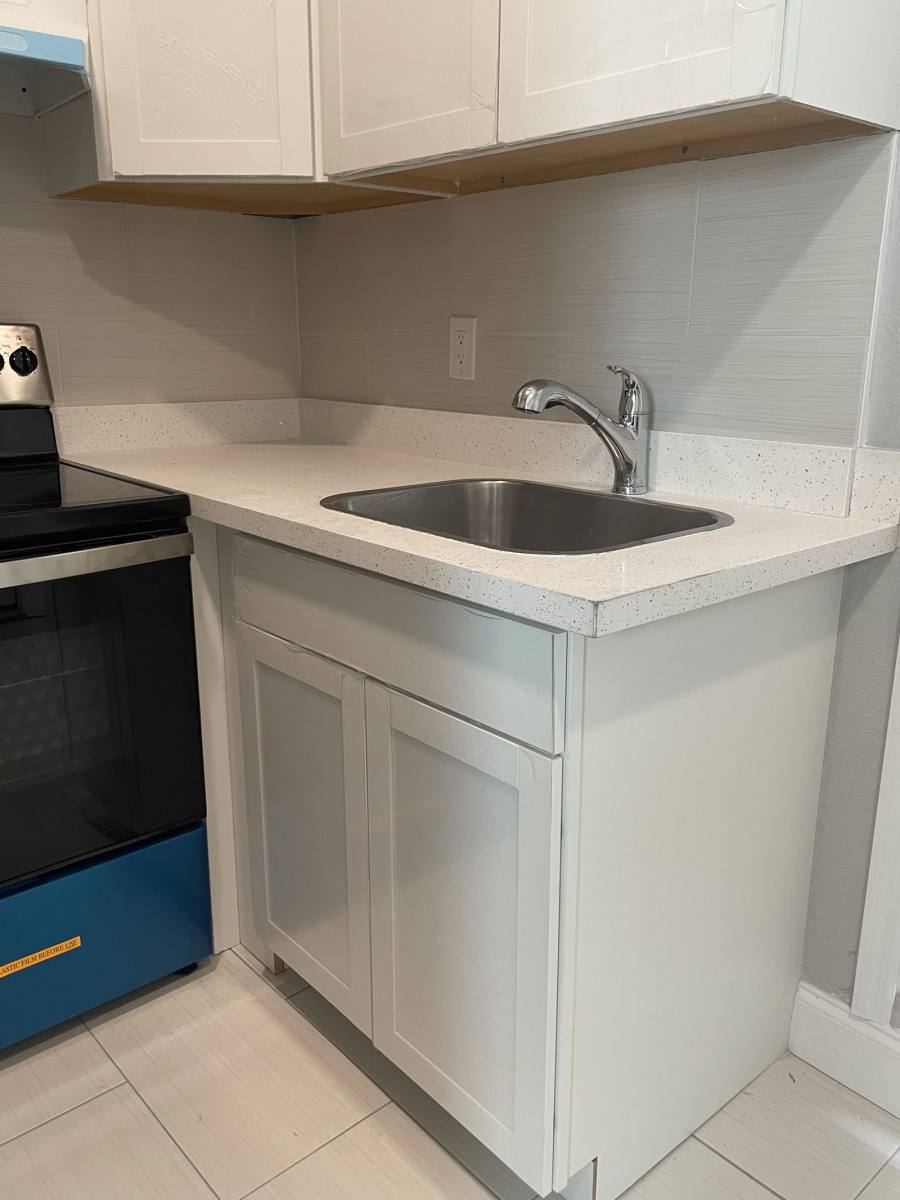Apartment for rent at 7948 Embassy Blvd, Hollywood, FL 33023