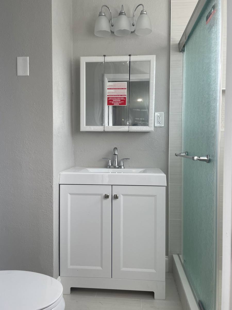 Apartment for rent at 7948 Embassy Blvd, Hollywood, FL 33023
