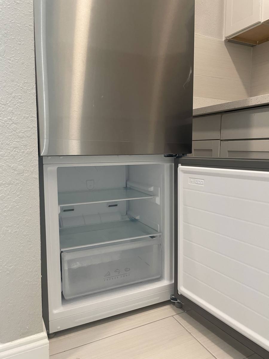 Apartment for rent at 7948 Embassy Blvd, Hollywood, FL 33023